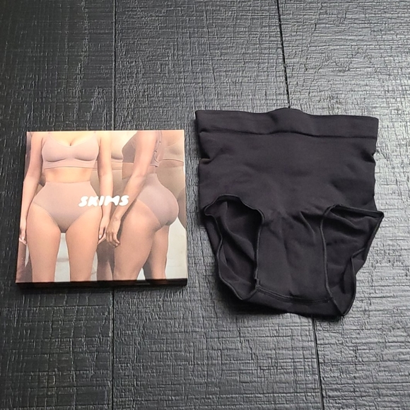 SKIMS Other - SKIMS sculpting mid waist brief